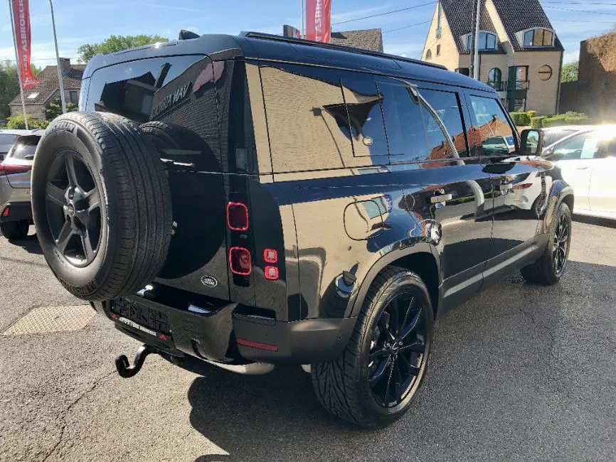 Land Rover Defender 110 SE D200 AWD Black Line Image 8