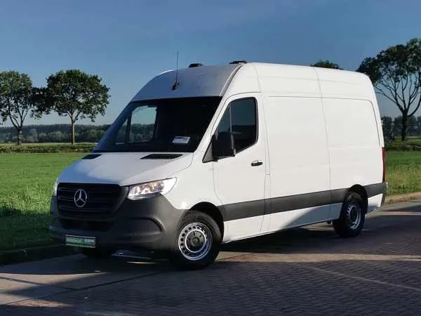 Mercedes-Benz Sprinter 314 L2H2 MBUX RWD Image 2